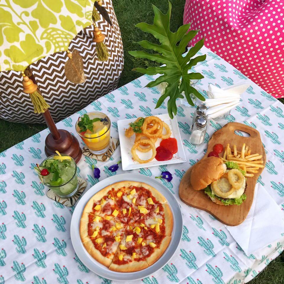 ZEUS CAFE' & Secret Garden